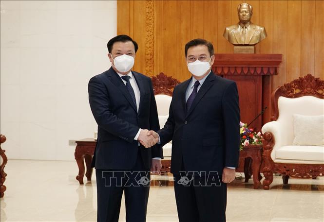 Lao leaders highly appreciate close cooperation between Hanoi and Vientiane